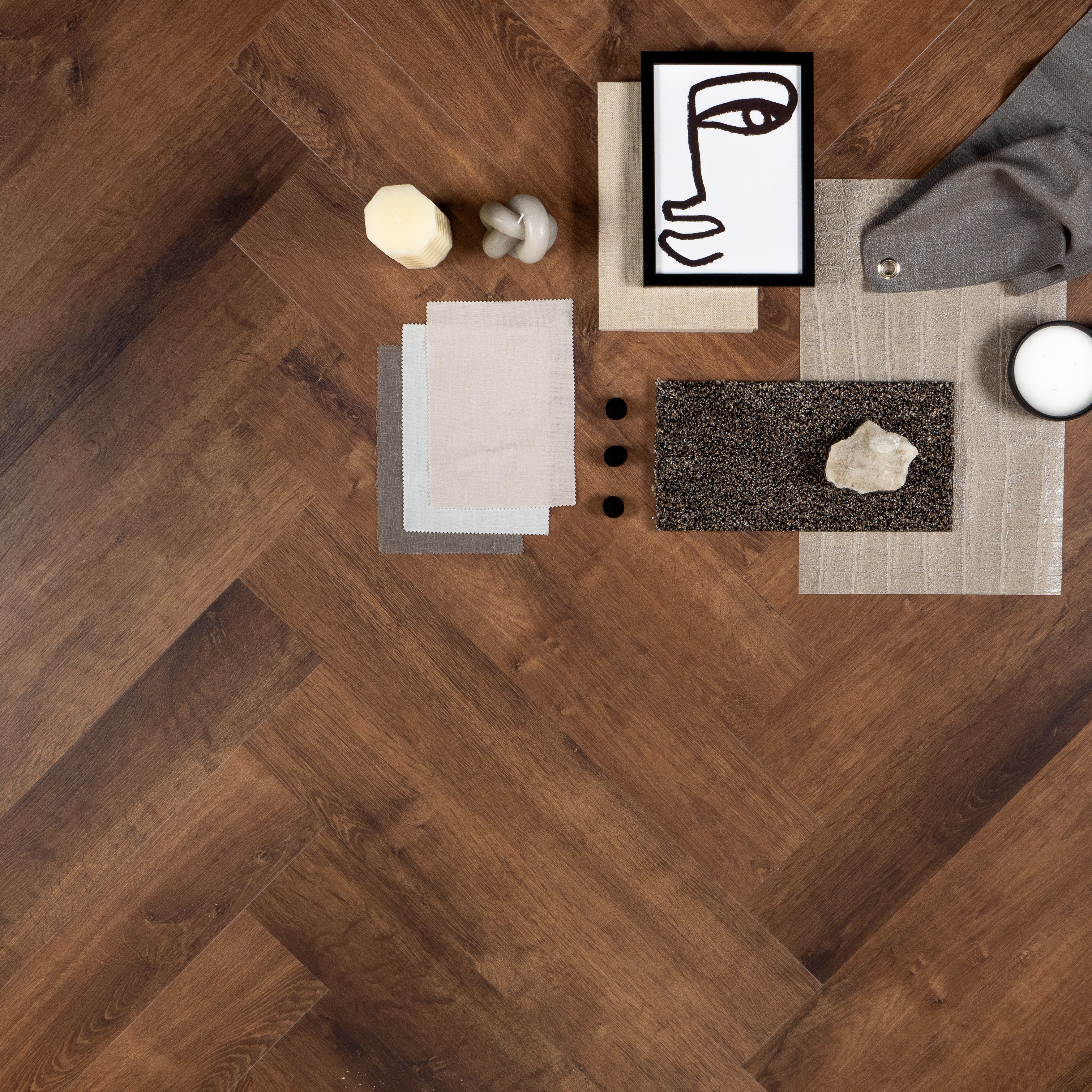 Otium Dawn Herringbone – Stijlvolle visgraat SPC vloer verkrijgbaar bij XL Woonwinkel, 100% waterbestendig, geschikt voor vloerverwarming en voorzien van een geïntegreerde ondervloer.