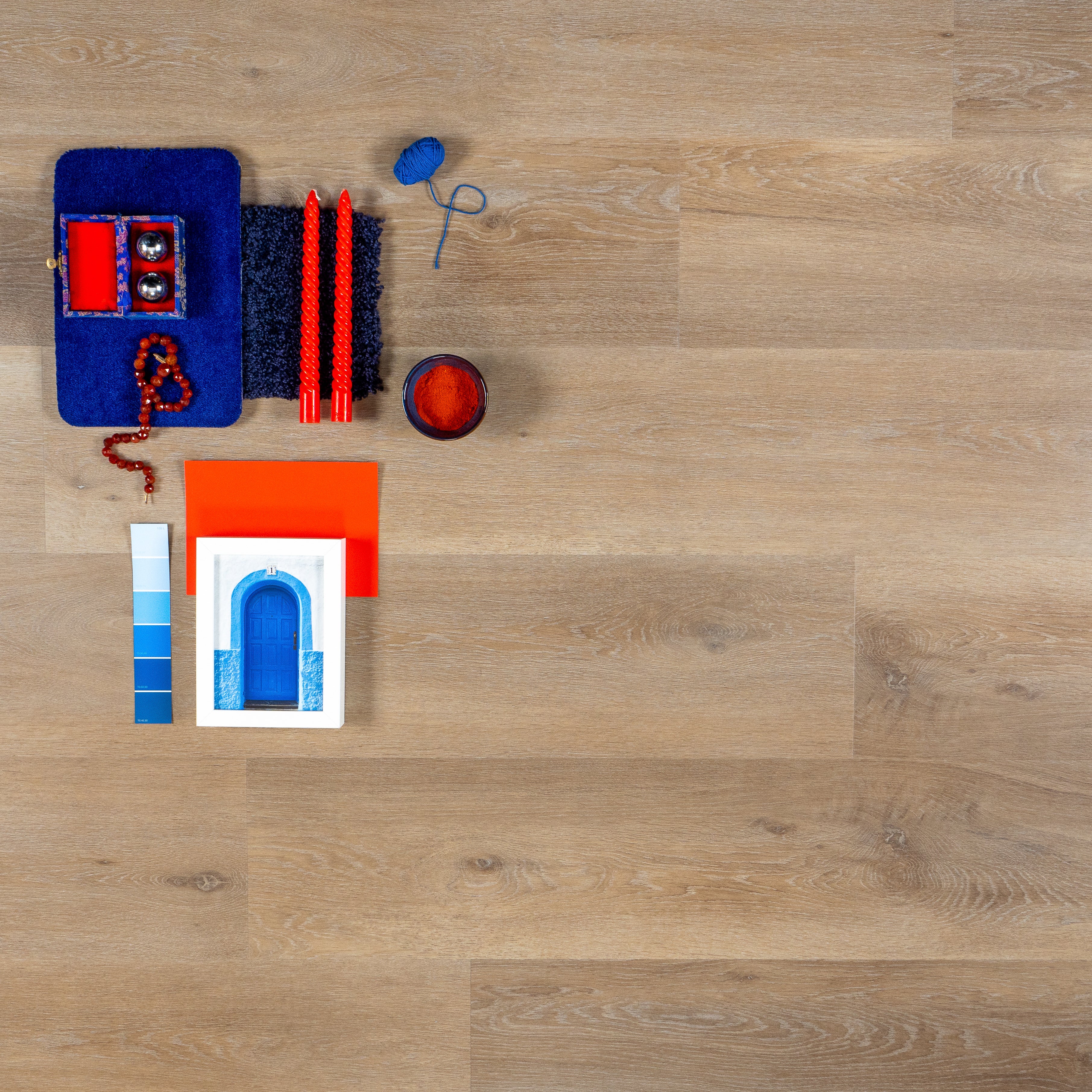 Otium Lily – Stijlvolle stroken SPC vloer verkrijgbaar bij XL Woonwinkel, 100% waterbestendig, geschikt voor vloerverwarming en voorzien van een geïntegreerde ondervloer.