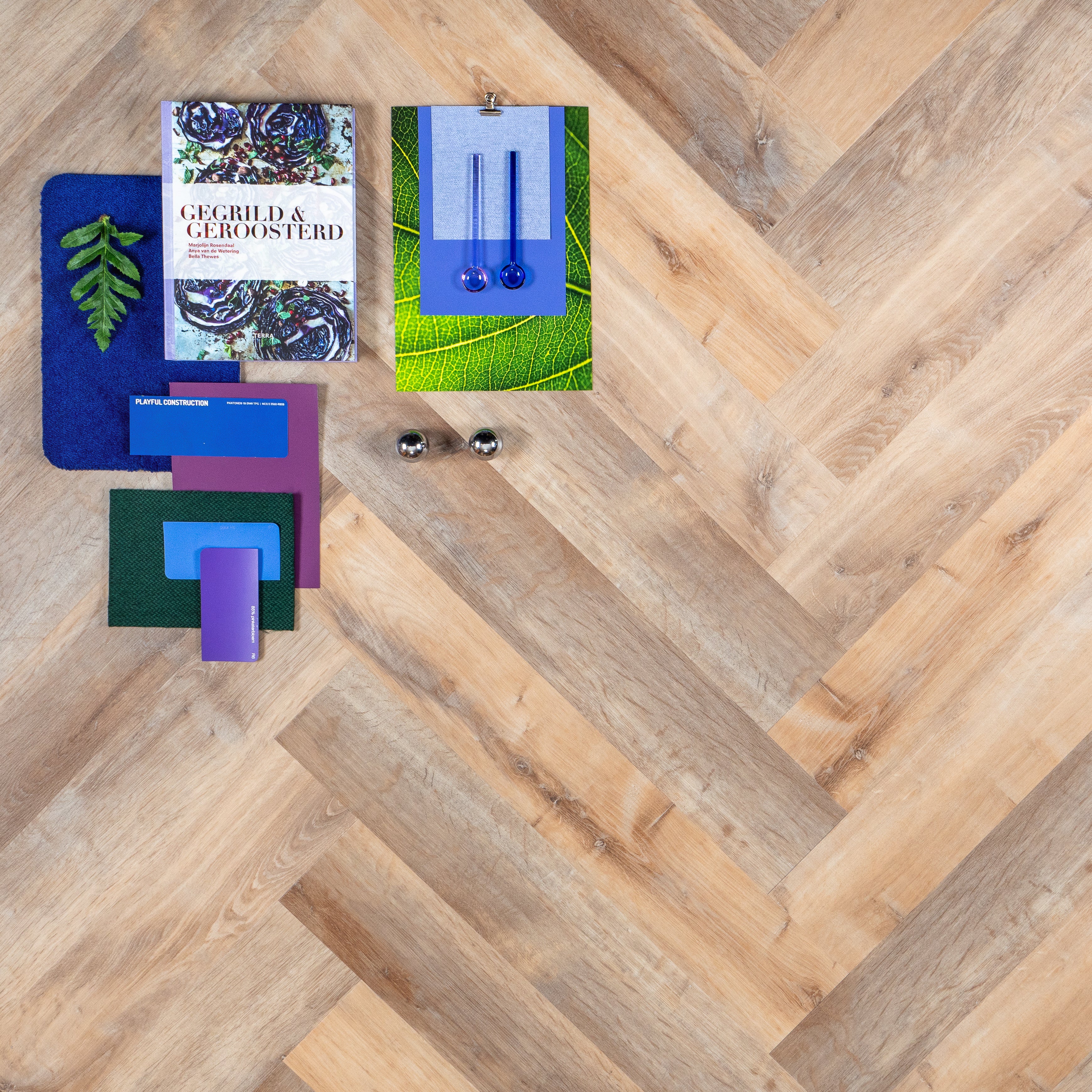 Otium Oase Herringbone – Stijlvolle visgraat SPC vloer verkrijgbaar bij XL Woonwinkel, 100% waterbestendig, geschikt voor vloerverwarming en voorzien van een geïntegreerde ondervloer.
