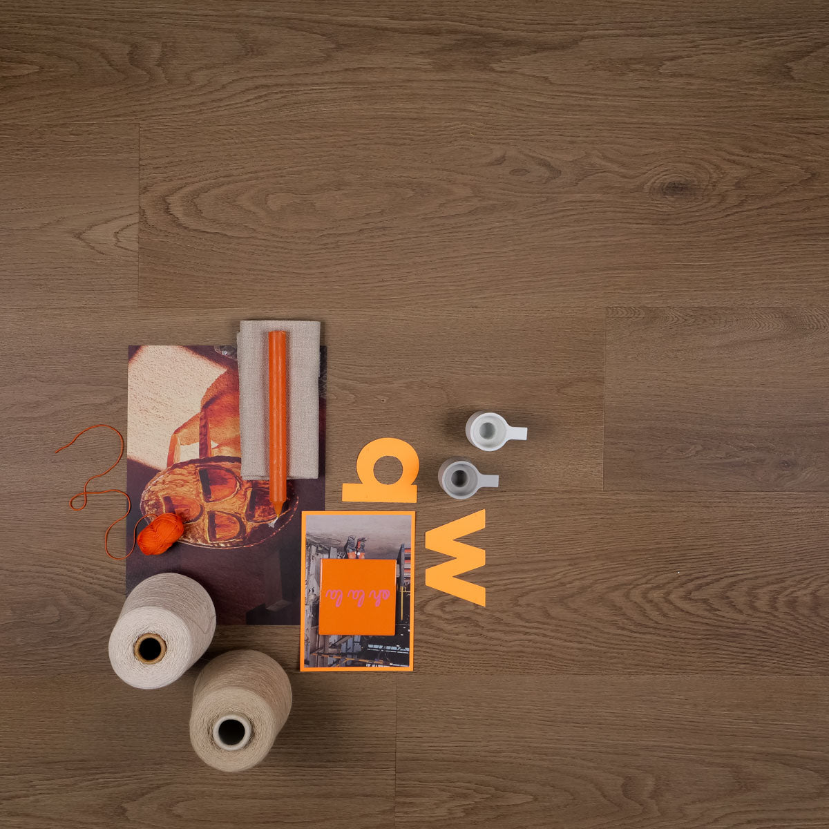 De Otium at Home OTIUM NXT collectie staat voor de nieuwste generatie PVC vloeren. Dankzij de ultra matte afwerking, natuurgetrouwe hout- en steenstructuren en sterke slijtlaag combineren deze vloeren een luxe uitstraling met optimaal gebruiksgemak. Verkrijgbaar in plank, visgraat en tegel, in zowel Dryback als Rigid uitvoering, en volledig geschikt voor vloerverwarming en intensief dagelijks gebruik.