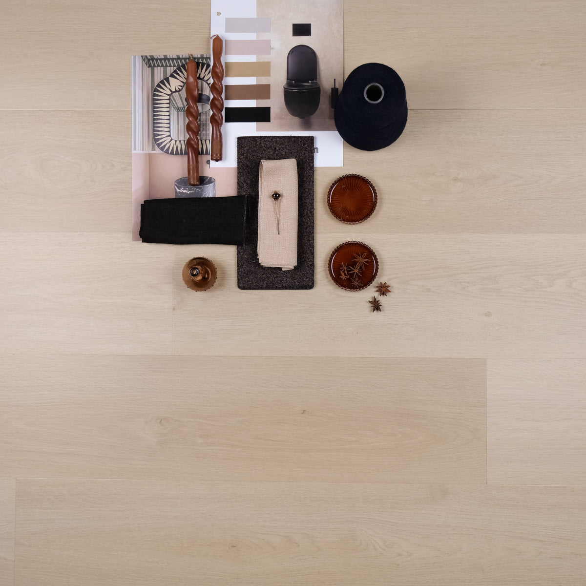 De Otium at Home OTIUM NXT collectie staat voor de nieuwste generatie PVC vloeren. Dankzij de ultra matte afwerking, natuurgetrouwe hout- en steenstructuren en sterke slijtlaag combineren deze vloeren een luxe uitstraling met optimaal gebruiksgemak. Verkrijgbaar in plank, visgraat en tegel, in zowel Dryback als Rigid uitvoering, en volledig geschikt voor vloerverwarming en intensief dagelijks gebruik.