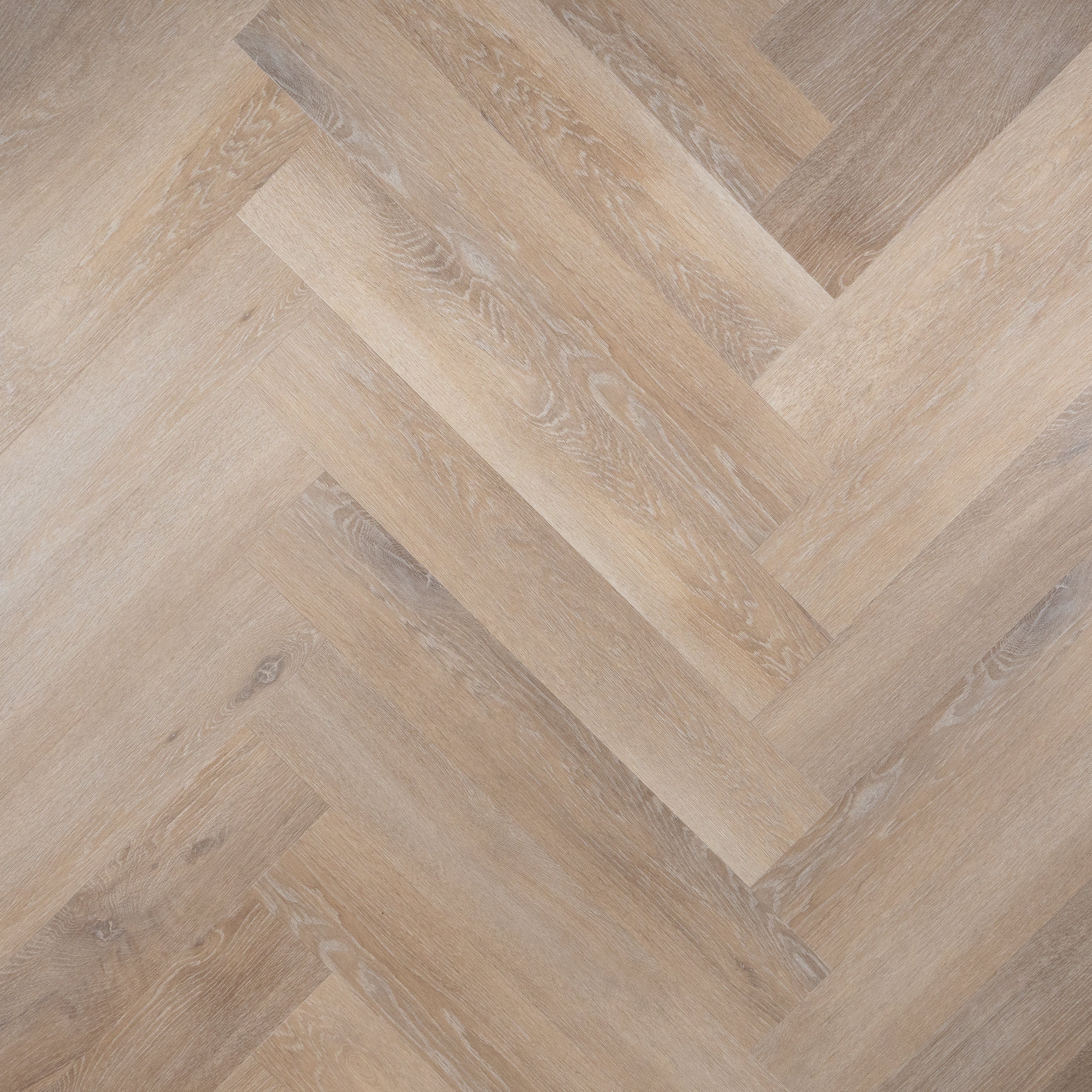 Otium Ava Herringbone – Stijlvolle visgraat SPC vloer verkrijgbaar bij XL Woonwinkel, 100% waterbestendig, geschikt voor vloerverwarming en voorzien van een geïntegreerde ondervloer.