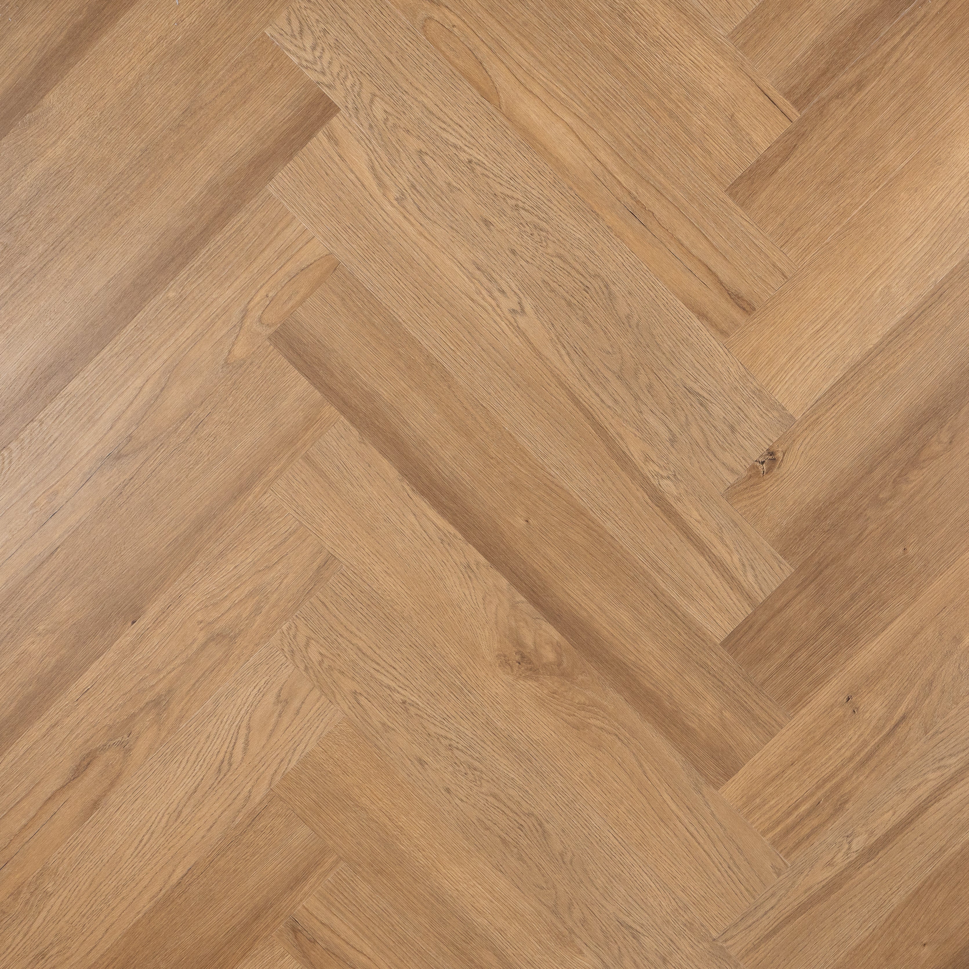 Otium Onyx Herringbone – Stijlvolle visgraat SPC vloer verkrijgbaar bij XL Woonwinkel, 100% waterbestendig, geschikt voor vloerverwarming en voorzien van een geïntegreerde ondervloer.