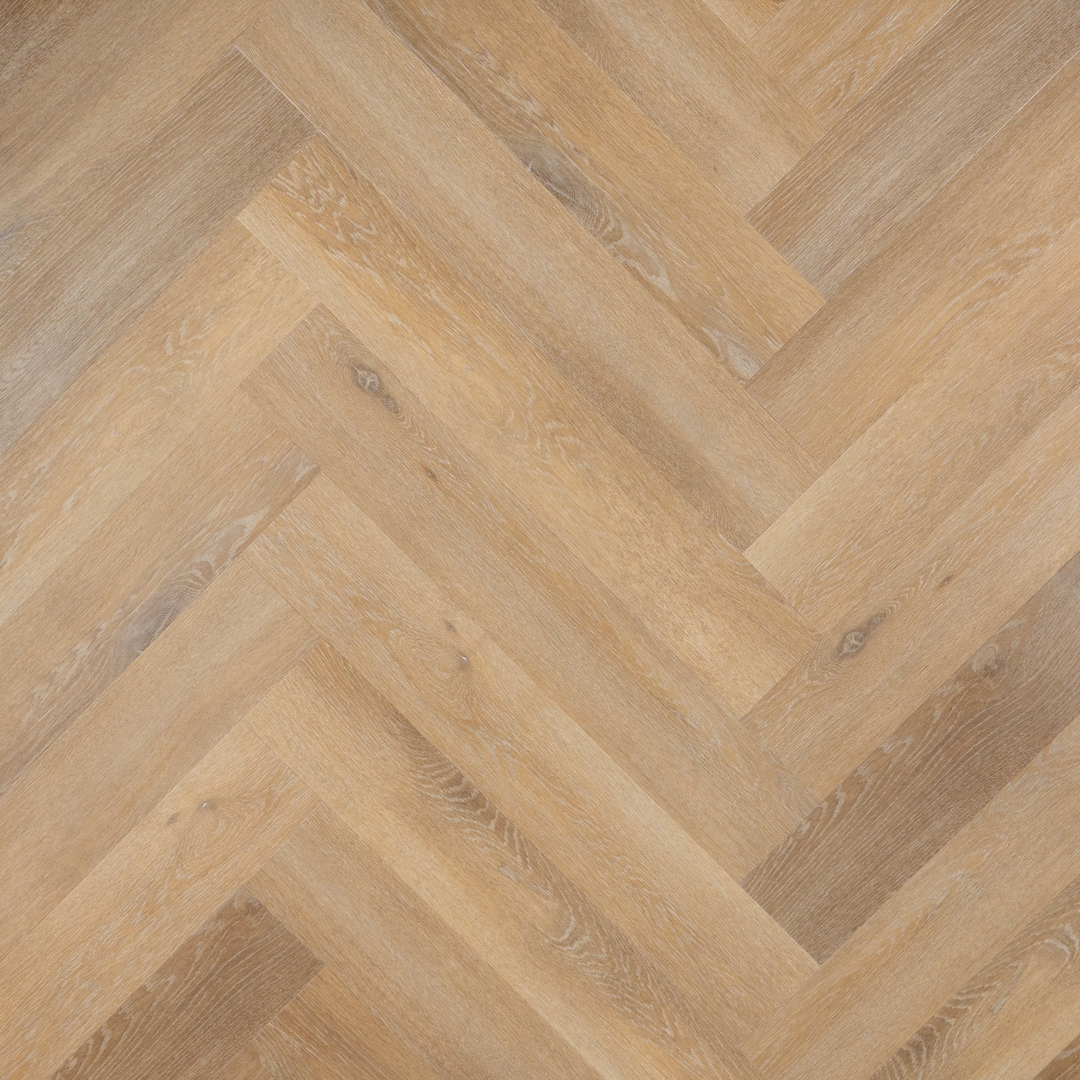 Otium Ruby Herringbone – Stijlvolle visgraat SPC vloer verkrijgbaar bij XL Woonwinkel, 100% waterbestendig, geschikt voor vloerverwarming en voorzien van een geïntegreerde ondervloer.