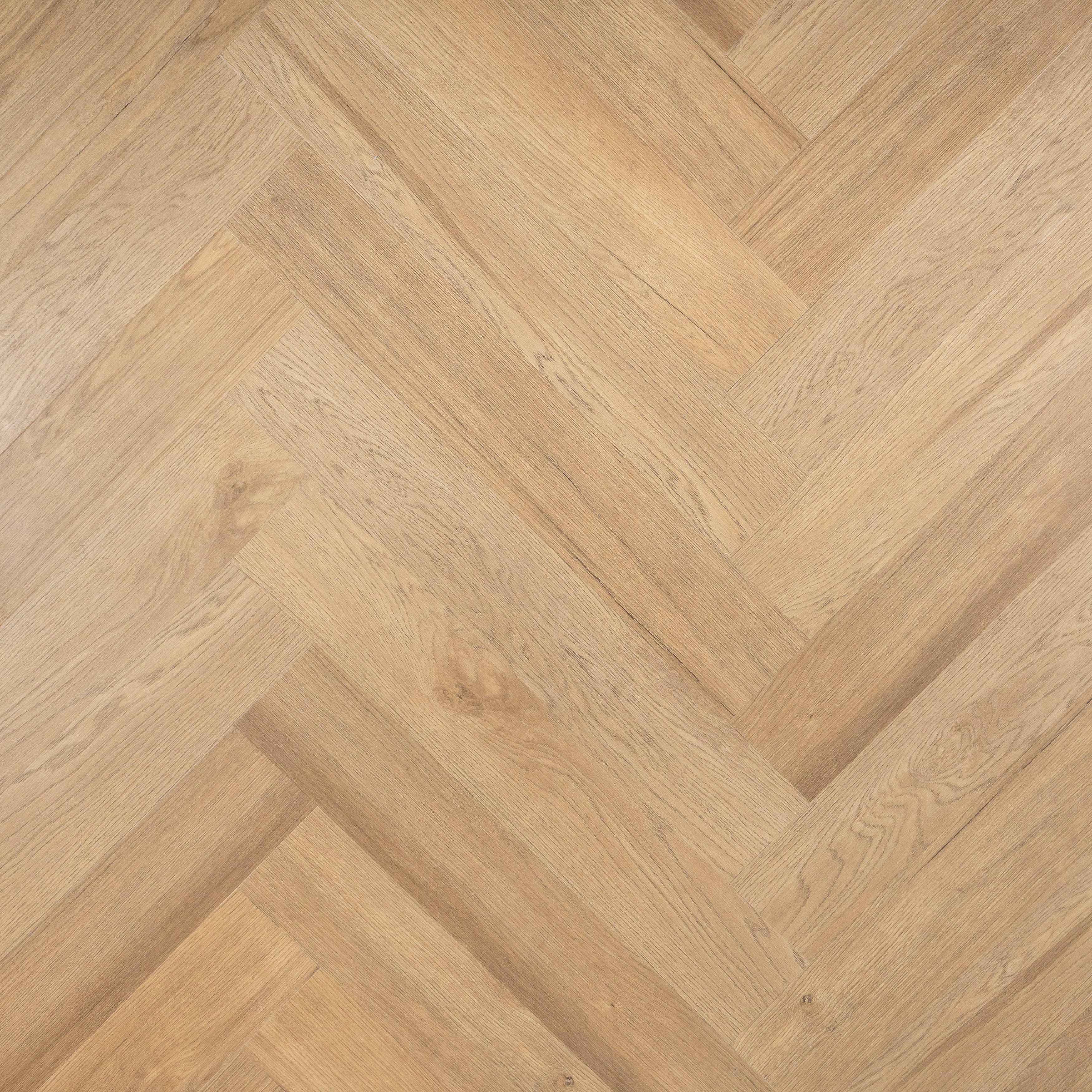 Otium lux Herringbone – Stijlvolle visgraat SPC vloer verkrijgbaar bij XL Woonwinkel, 100% waterbestendig, geschikt voor vloerverwarming en voorzien van een geïntegreerde ondervloer.