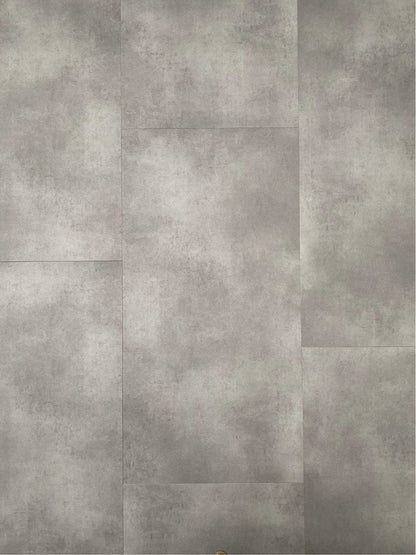 Kiezel Tile Collection PVC Vloer met stijlvolle uitstraling, duurzaam en eenvoudig te installeren, verkrijgbaar bij XL Woonwinkel.