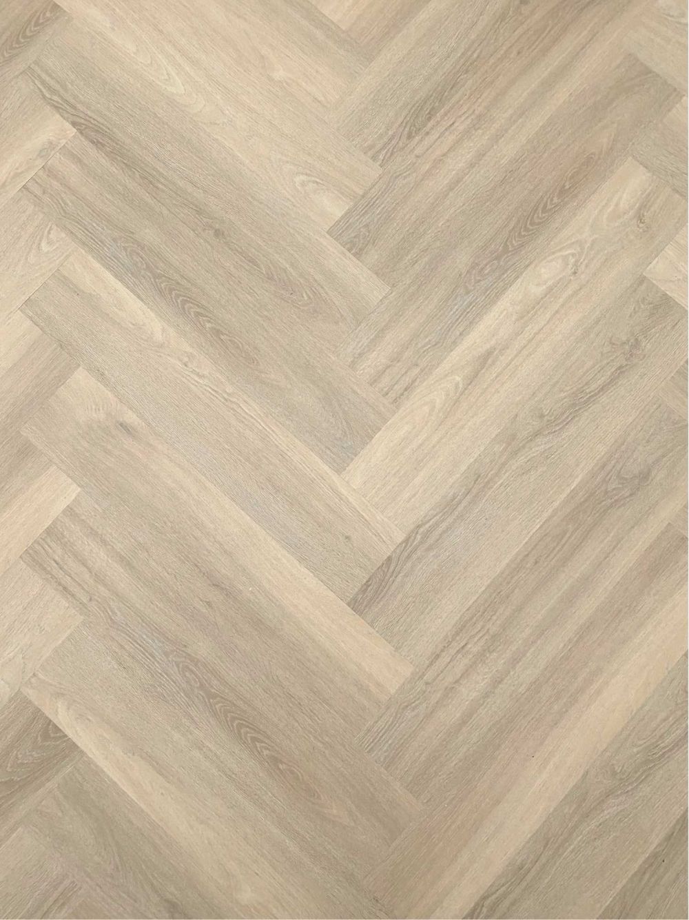 Luxury Herringbone Line Amazone - Luxe visgraat PVC vloer verkrijgbaar bij XL Woonwinkel, geschikt voor vloerverwarming en eenvoudig te leggen zonder verlijming.