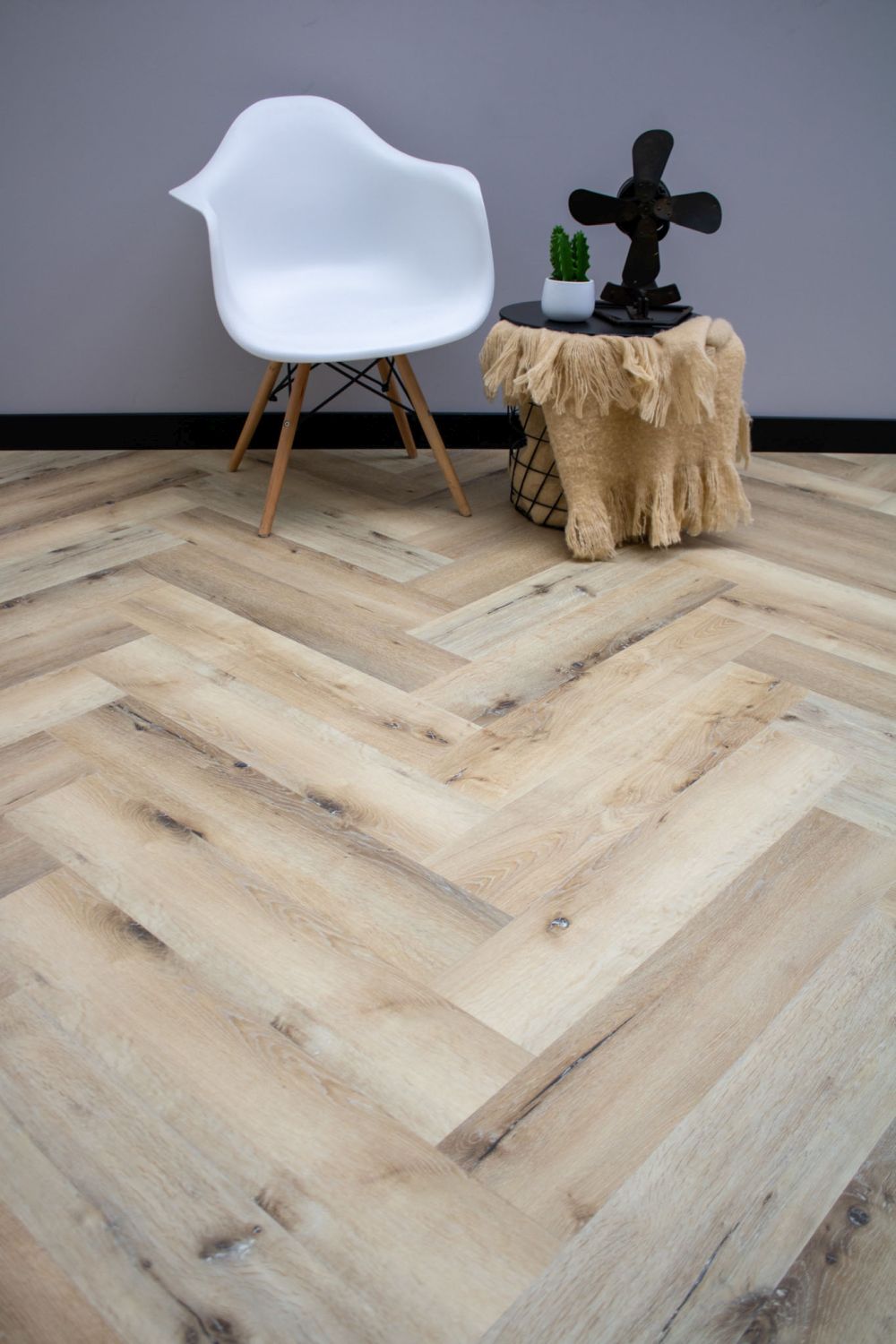 Luxury Herringbone Line Colorado - Luxe visgraat PVC vloer verkrijgbaar bij XL Woonwinkel, geschikt voor vloerverwarming en eenvoudig te leggen zonder verlijming.