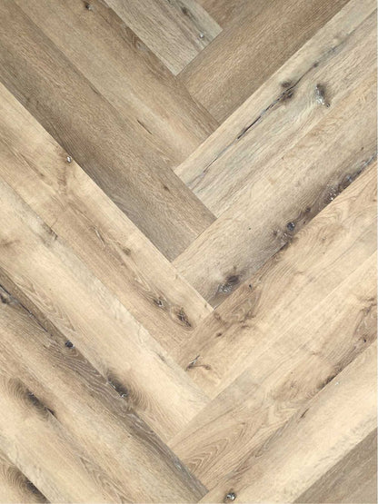 Luxury Herringbone Line Colorado - Luxe visgraat PVC vloer verkrijgbaar bij XL Woonwinkel, geschikt voor vloerverwarming en eenvoudig te leggen zonder verlijming.