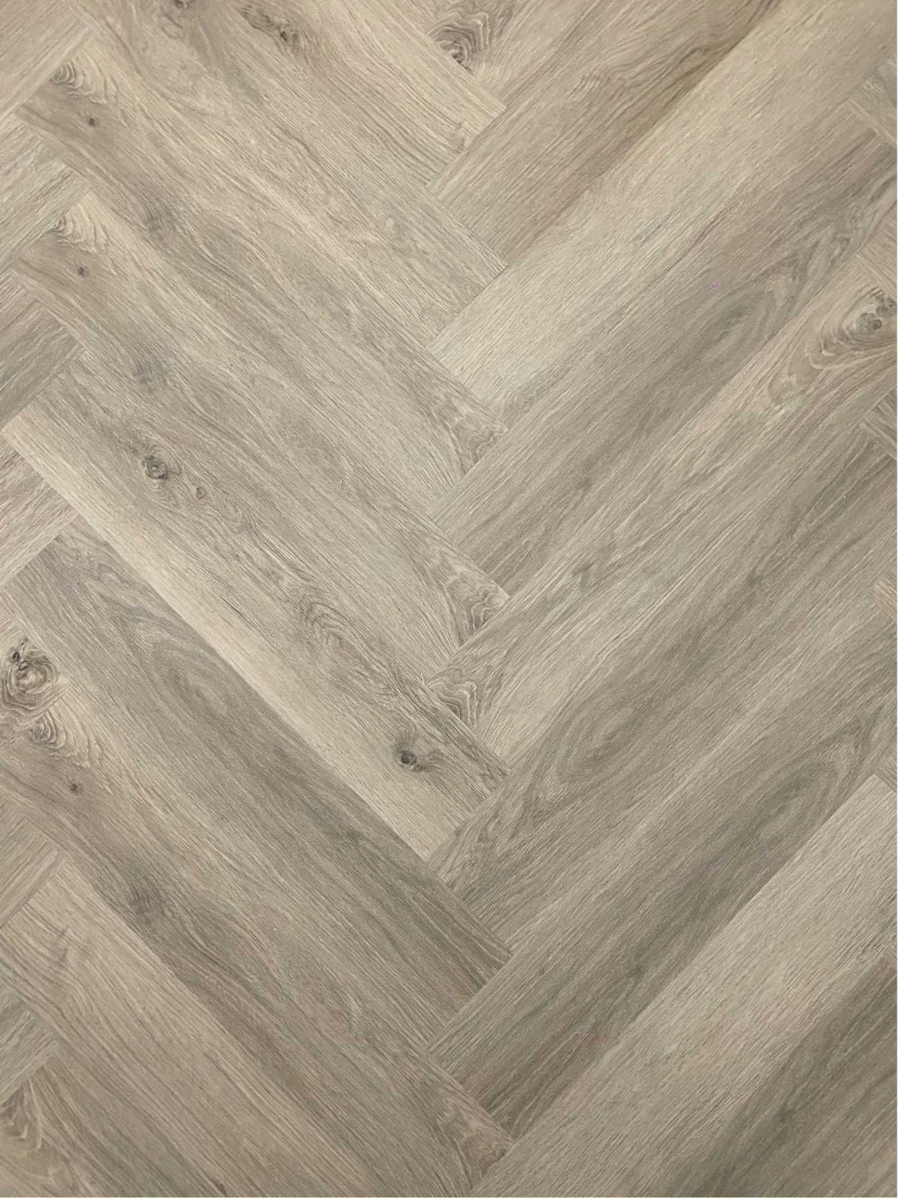 Luxury Herringbone Line Maas - Luxe visgraat PVC vloer verkrijgbaar bij XL Woonwinkel, geschikt voor vloerverwarming en eenvoudig te leggen zonder verlijming.