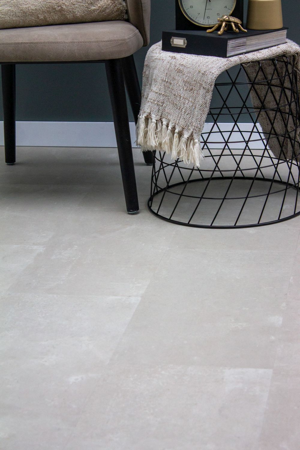 Opaal Tile Collection PVC Vloer met stijlvolle uitstraling, duurzaam en eenvoudig te installeren, verkrijgbaar bij XL Woonwinkel.