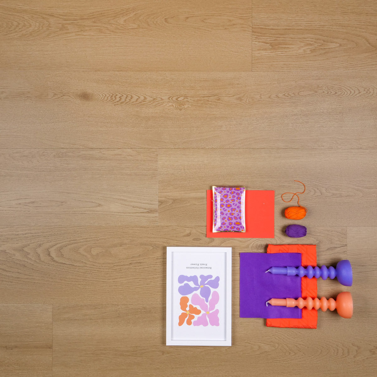De Otium at Home OTIUM NXT collectie staat voor de nieuwste generatie PVC vloeren. Dankzij de ultra matte afwerking, natuurgetrouwe hout- en steenstructuren en sterke slijtlaag combineren deze vloeren een luxe uitstraling met optimaal gebruiksgemak. Verkrijgbaar in plank, visgraat en tegel, in zowel Dryback als Rigid uitvoering, en volledig geschikt voor vloerverwarming en intensief dagelijks gebruik.