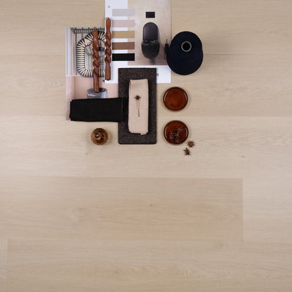 De Otium at Home OTIUM NXT collectie staat voor de nieuwste generatie PVC vloeren. Dankzij de ultra matte afwerking, natuurgetrouwe hout- en steenstructuren en sterke slijtlaag combineren deze vloeren een luxe uitstraling met optimaal gebruiksgemak. Verkrijgbaar in plank, visgraat en tegel, in zowel Dryback als Rigid uitvoering, en volledig geschikt voor vloerverwarming en intensief dagelijks gebruik.
