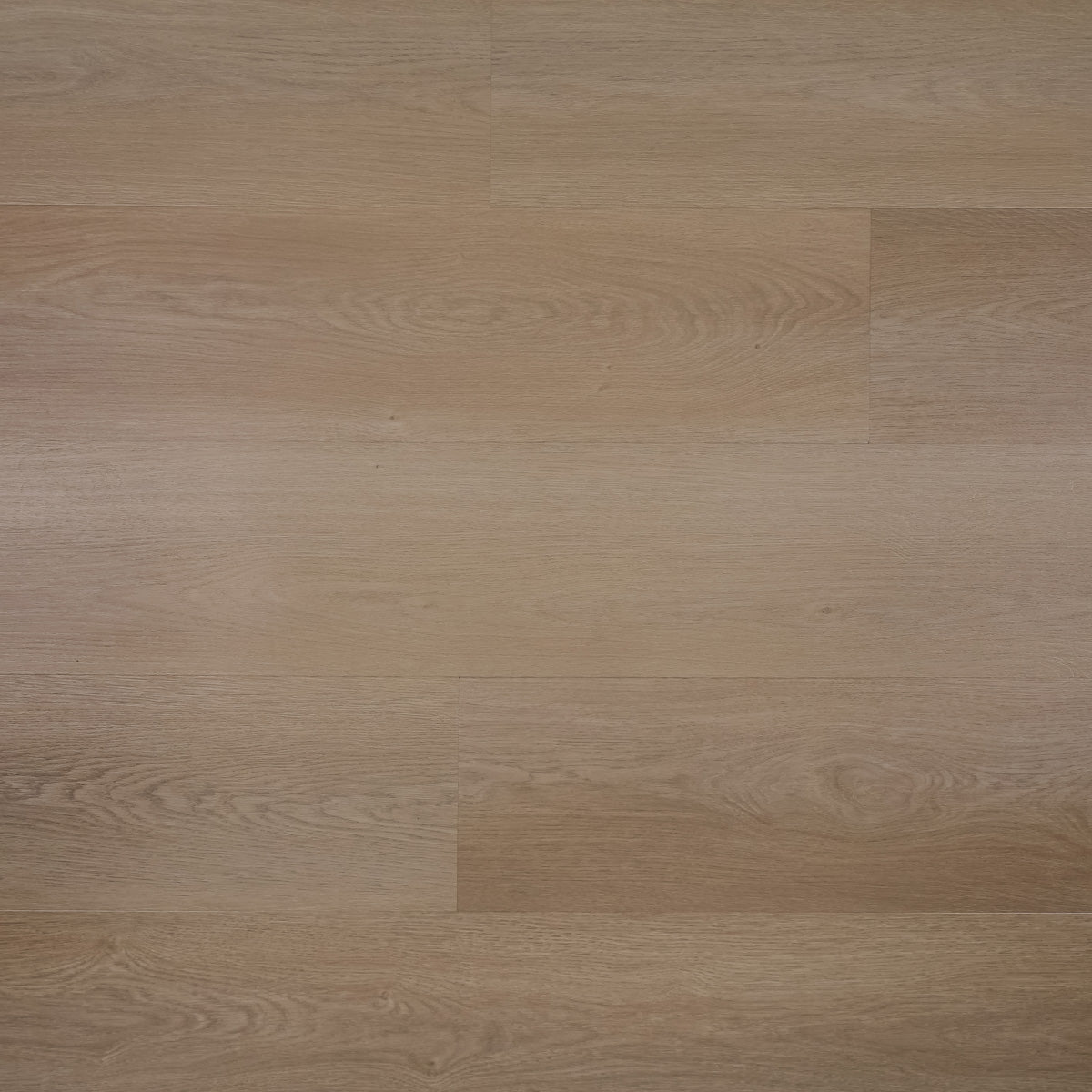 De Otium at Home OTIUM NXT collectie staat voor de nieuwste generatie PVC vloeren. Dankzij de ultra matte afwerking, natuurgetrouwe hout- en steenstructuren en sterke slijtlaag combineren deze vloeren een luxe uitstraling met optimaal gebruiksgemak. Verkrijgbaar in plank, visgraat en tegel, in zowel Dryback als Rigid uitvoering, en volledig geschikt voor vloerverwarming en intensief dagelijks gebruik.