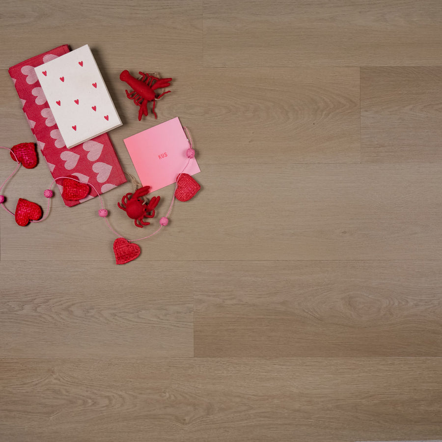De Otium at Home OTIUM NXT collectie staat voor de nieuwste generatie PVC vloeren. Dankzij de ultra matte afwerking, natuurgetrouwe hout- en steenstructuren en sterke slijtlaag combineren deze vloeren een luxe uitstraling met optimaal gebruiksgemak. Verkrijgbaar in plank, visgraat en tegel, in zowel Dryback als Rigid uitvoering, en volledig geschikt voor vloerverwarming en intensief dagelijks gebruik.