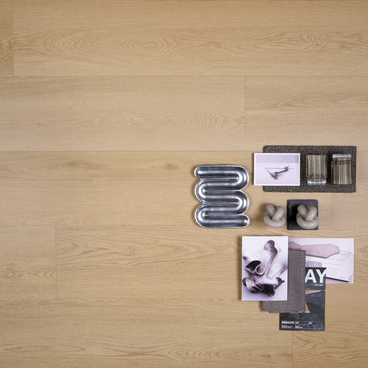 De Otium at Home OTIUM NXT collectie staat voor de nieuwste generatie PVC vloeren. Dankzij de ultra matte afwerking, natuurgetrouwe hout- en steenstructuren en sterke slijtlaag combineren deze vloeren een luxe uitstraling met optimaal gebruiksgemak. Verkrijgbaar in plank, visgraat en tegel, in zowel Dryback als Rigid uitvoering, en volledig geschikt voor vloerverwarming en intensief dagelijks gebruik.