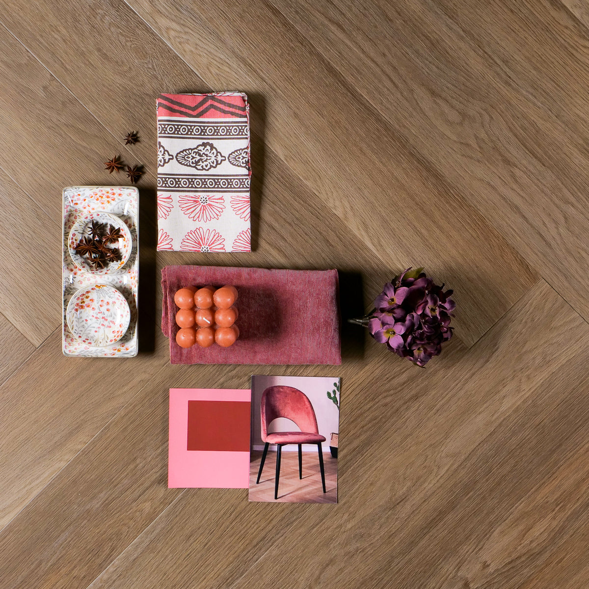 Otium Savanna Herringbone – Stijlvolle visgraat SPC vloer verkrijgbaar bij XL Woonwinkel, 100% waterbestendig, geschikt voor vloerverwarming en voorzien van een geïntegreerde ondervloer.