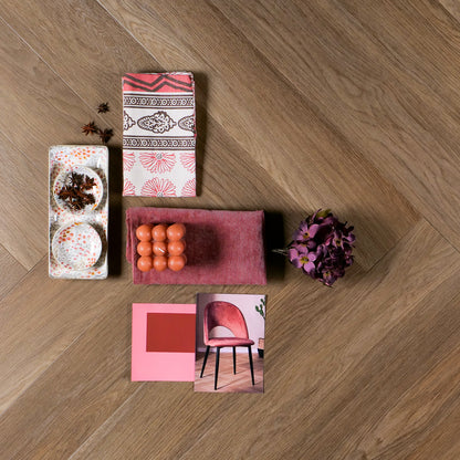 Otium Savanna Herringbone – Stijlvolle visgraat SPC vloer verkrijgbaar bij XL Woonwinkel, 100% waterbestendig, geschikt voor vloerverwarming en voorzien van een geïntegreerde ondervloer.