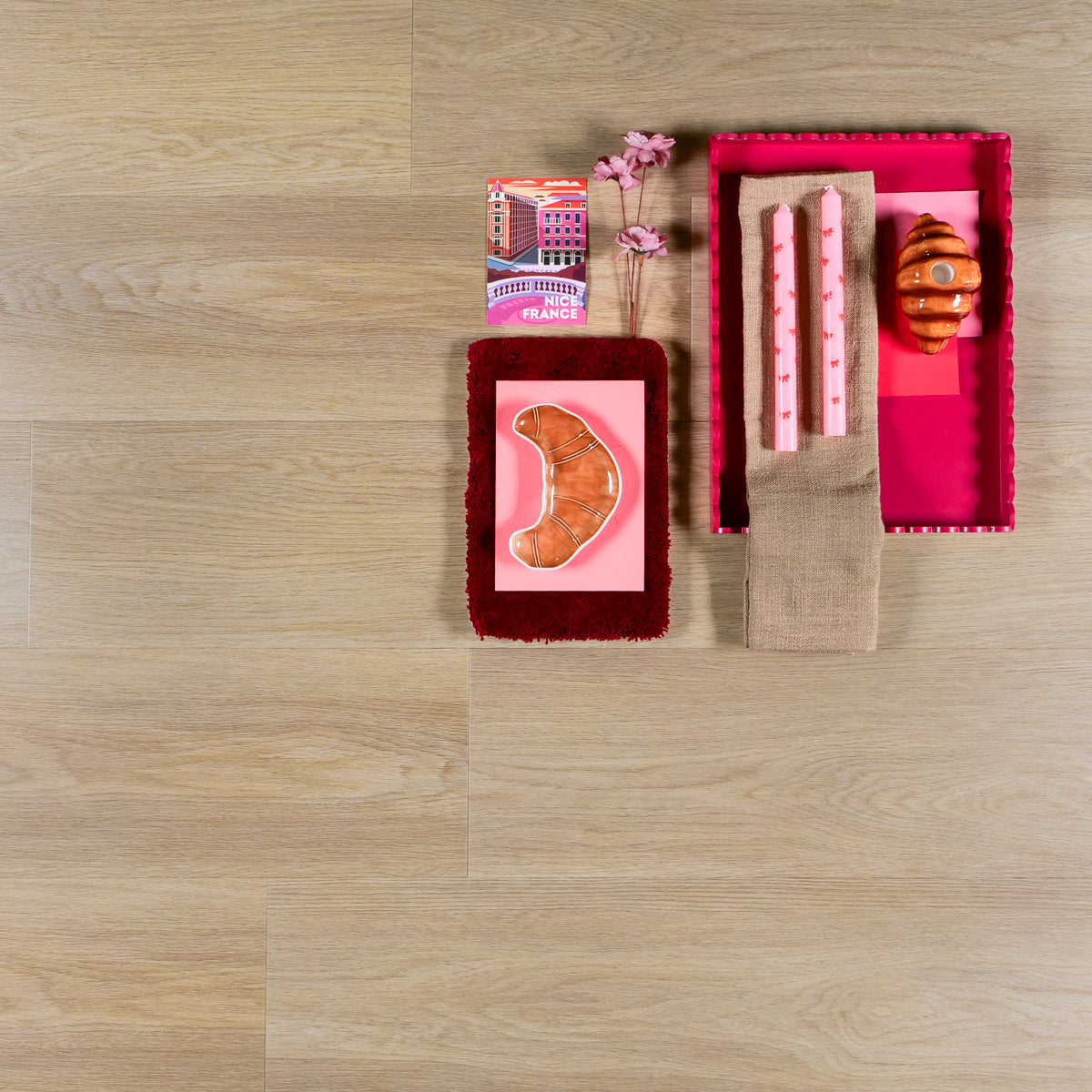 Otium magnolia– Stijlvolle stroken SPC vloer verkrijgbaar bij XL Woonwinkel, 100% waterbestendig, geschikt voor vloerverwarming en voorzien van een geïntegreerde ondervloer.