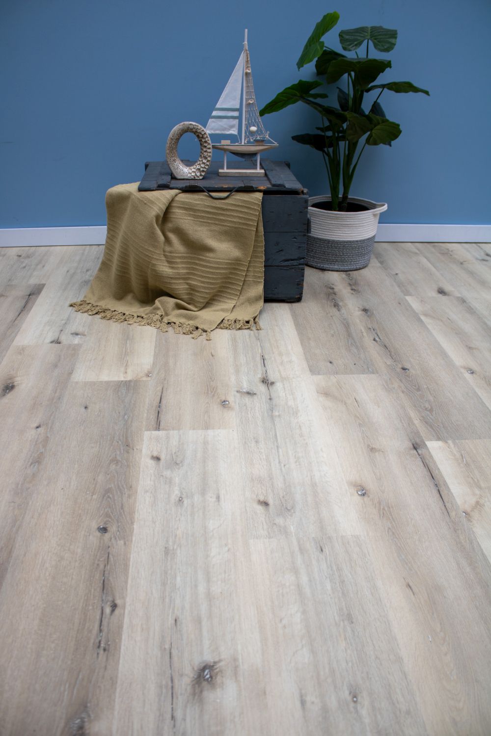 XL-Floors Living Collection Kos - Duurzame, waterdichte PVC click vloer verkrijgbaar bij XL Woonwinkel, geschikt voor elke ruimte, met slijtvaste laag en brandveiligheidsclassificatie.