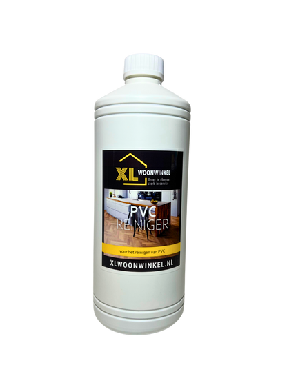 Fles XL Woonwinkel PVC Reiniger op een schone PVC vloer – verwijdert vuil en vet en behoudt de natuurlijke glans.