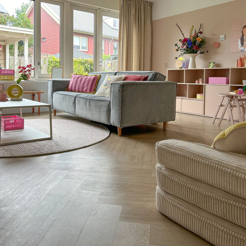 Otium at Home Herringbone Collectie. Deze hoogwaardige PVC-vloeren combineren een authentieke houtlook met de praktische voordelen van PVC