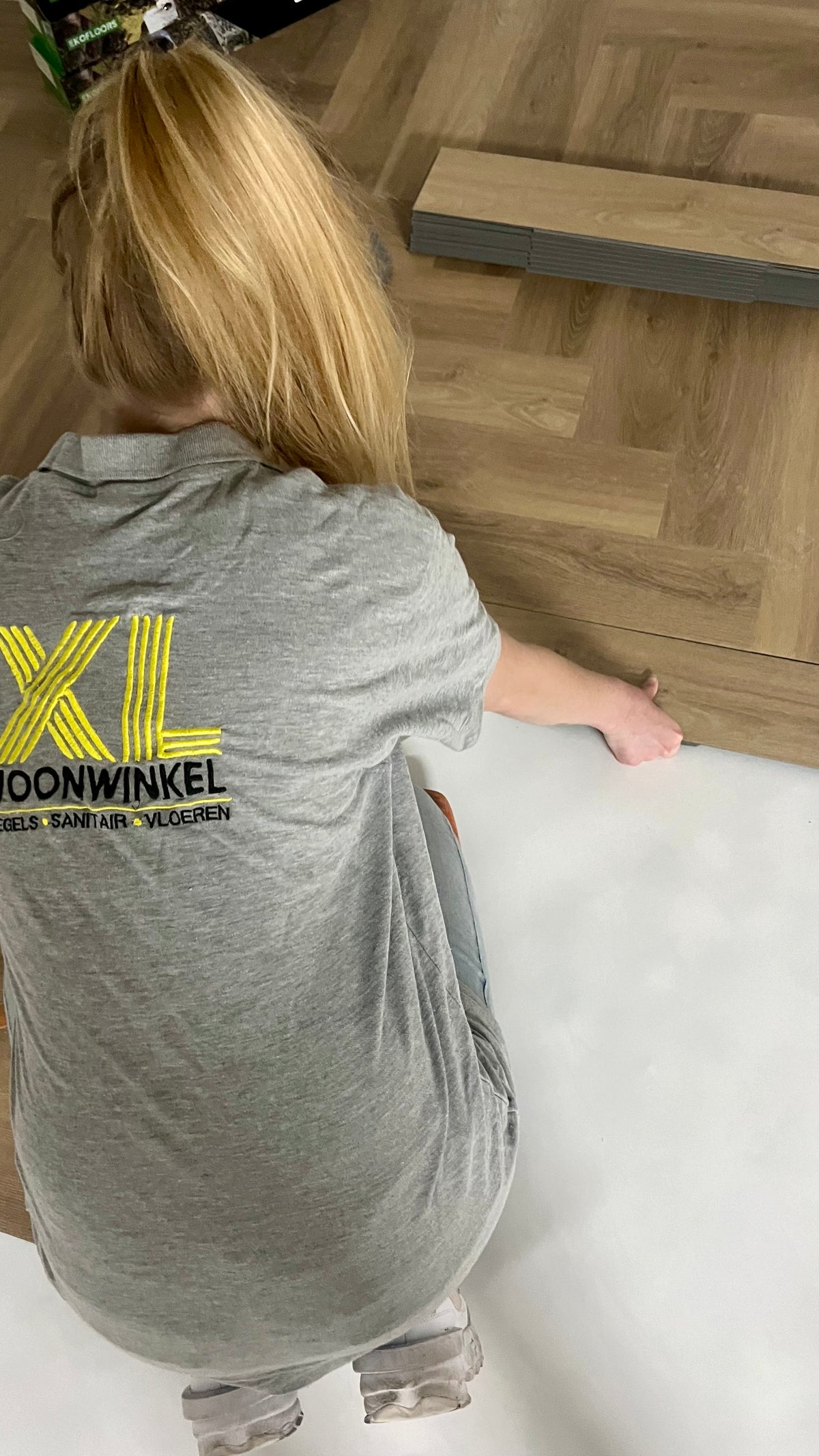 laat je vloer leggen door xl woonwinkel in almere
